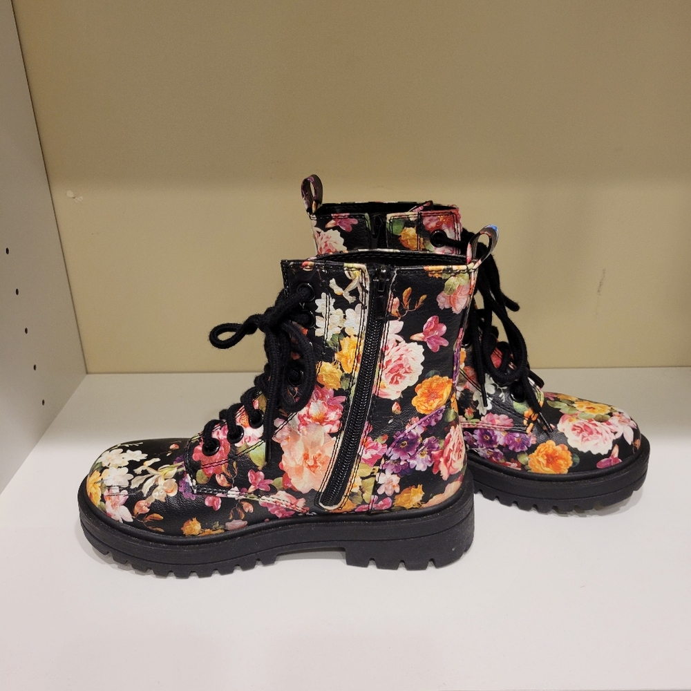 Soda Floral Lace-Up Women's Boots - Picture 2 of 5